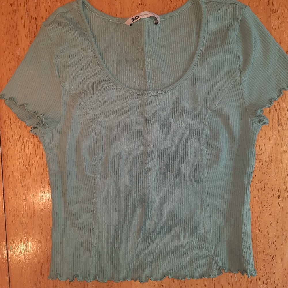 Crop top size medium (SO goods for life )A1A2